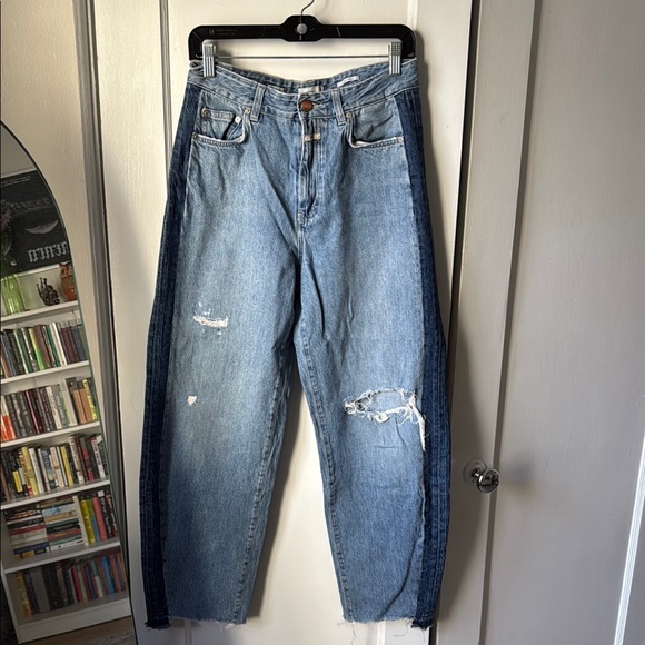 Closed Blue Dual Tone Distressed Jeans - Picture 1 of 6
